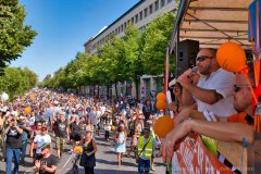 P1047491b-demo-berlin-unter-den-linden.jpg