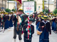 tirol-gruesst-bayern.jpg