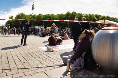 Schneidersitz am Brandenburger Tor